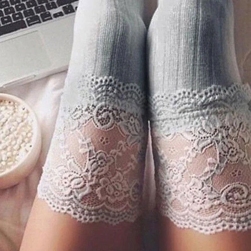 Chaussettes Hautes en Dentelle